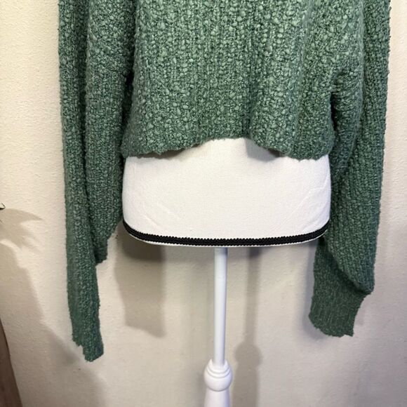 HYFVE Popcorn Stitch Cropped Sweater Green Textured - Picture 4 of 5